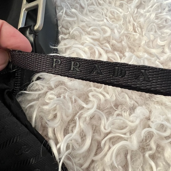 🌟⭐️✨ HOST PICK ⭐️🌟✨ Prada Shoulder bag with wallet - Picture 11 of 17
